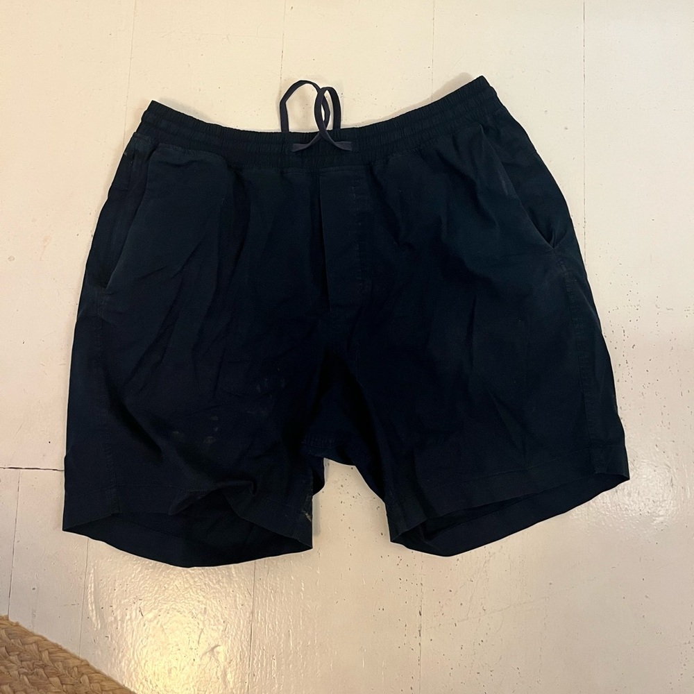 LULULEMON men’s L Bowline Shorts 8” in-seam